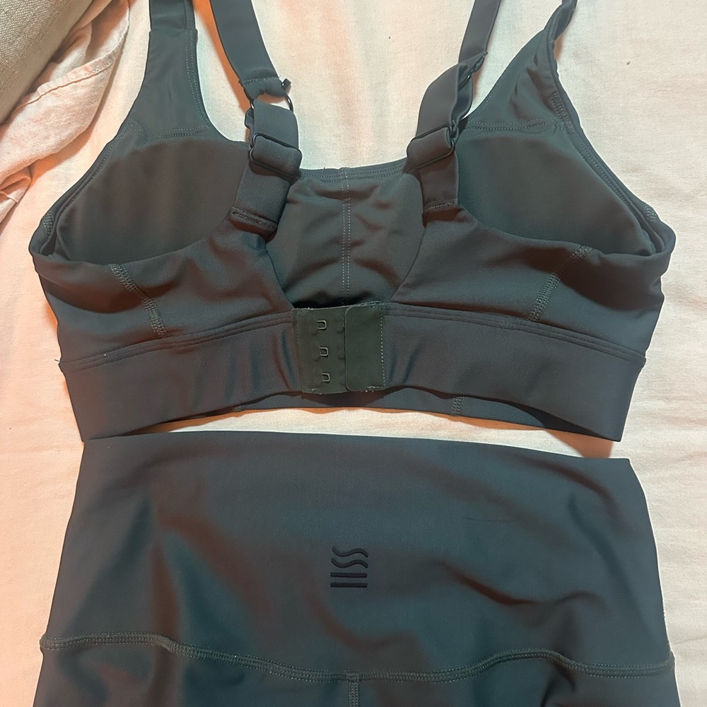 Vetchy Soho workout set - Picture 8 of 8